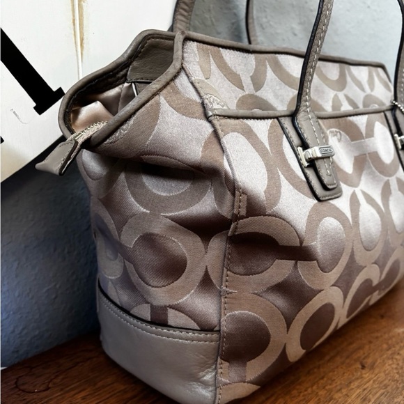 COACH Taylor Op Art SignatureTote in Taupe - Picture 5 of 12